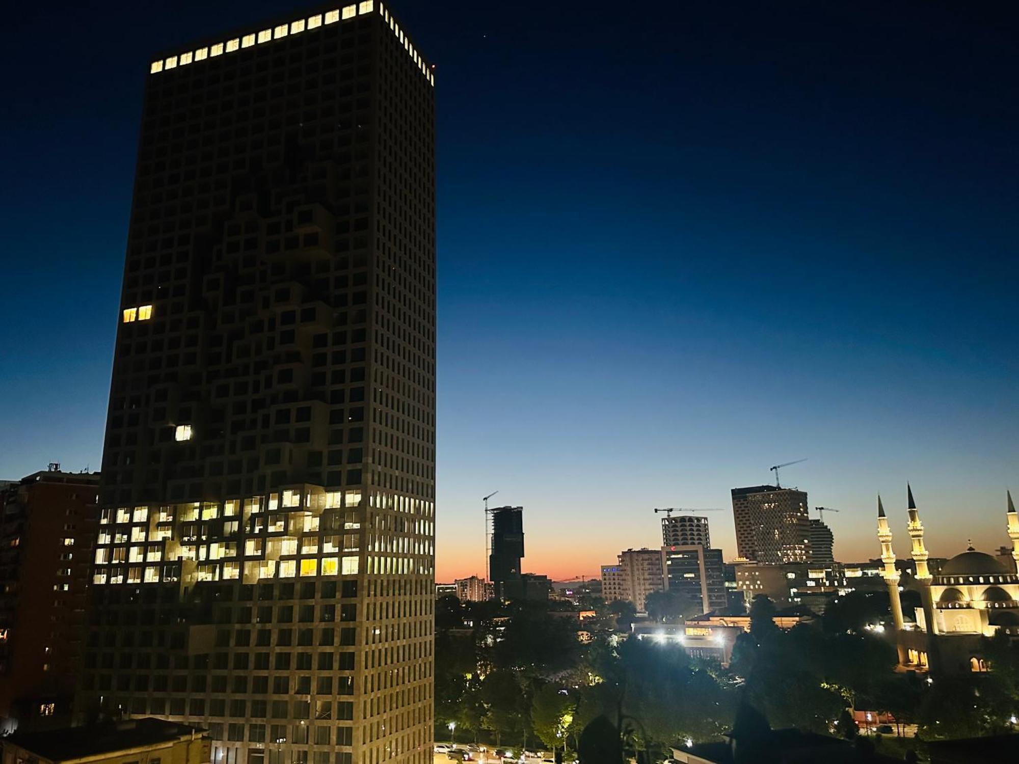 Amo Tower Center *